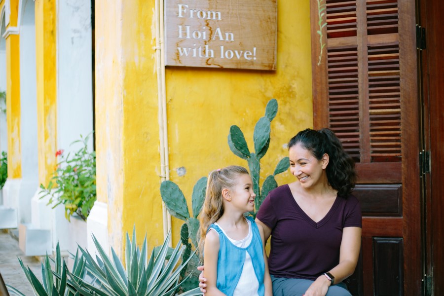 family photography in Hoi An old town by Hoian vacation photographer